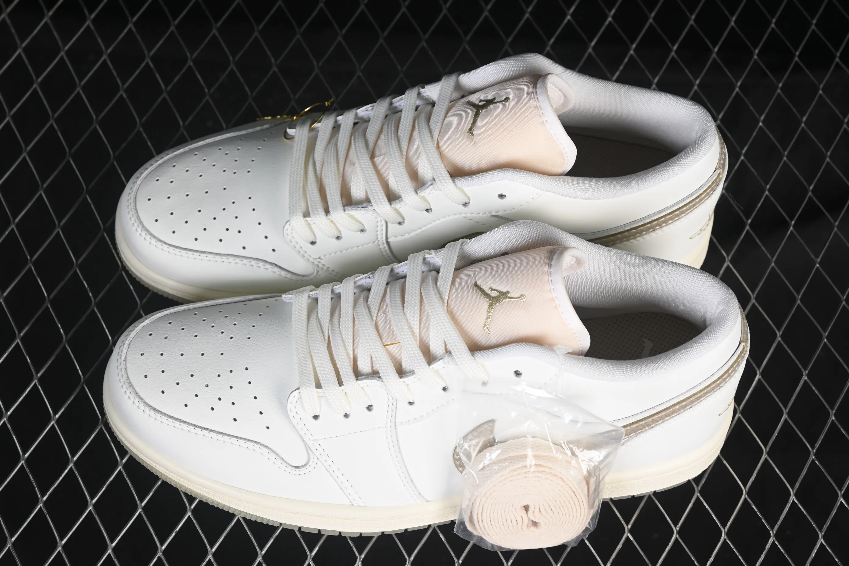 All Categories Air Jordan Jordan Series Basketball Shoes Air Jordan 1 Low Air Jordan 1 Low AJ1 Joe 1 Meter Platinum Retro Culture Leisure Sports Shoes HV5157-100
